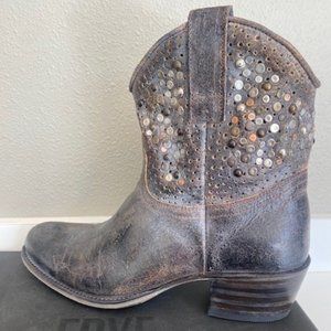 Frye Deborah Studded Ankle Boots 7.5M